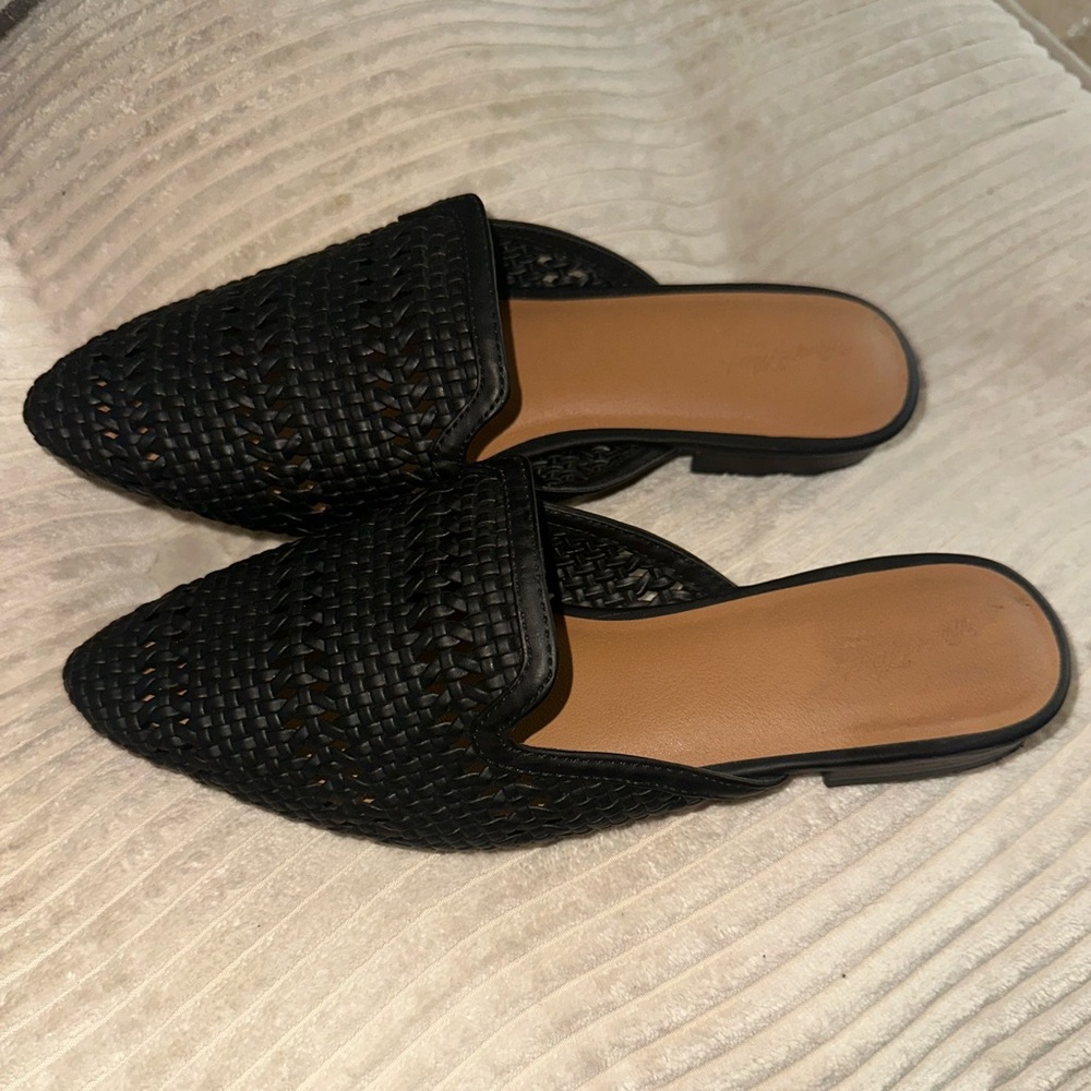 Universal Thread Black Woven Mules